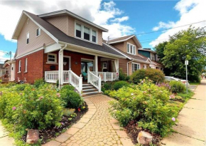 Licensed Charming Downtown Historic Home